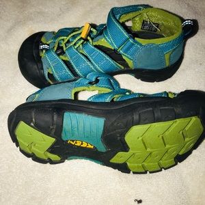 Kids Keen shoes size 13